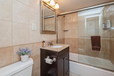 Beautifully maintained and move in ready. 2 bedroom, 2 full bath - photo 16