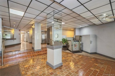 Beautifully maintained and move in ready. 2 bedroom, 2 full bath - photo 19