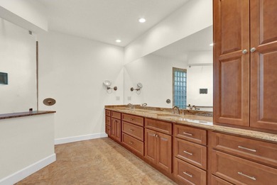HIGHLY MOTIVATED seller. Beautiful 4 bedroom/4.5 bath home PLUS - photo 39