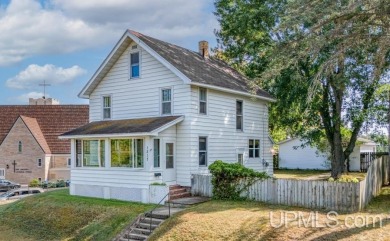 (private lake, pond, creek) Home For Sale in Iron Mountain Michigan