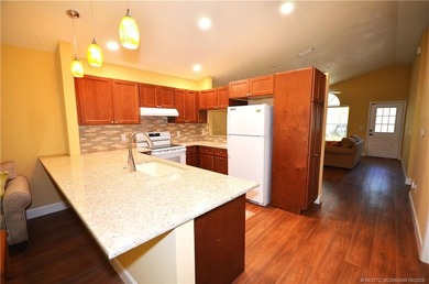 Move right in. This cozy villa has been recently updated and is - photo 13