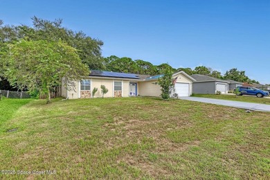 Discover this beautifully well maintained 3-bedroom, 2-bathroom - photo 2