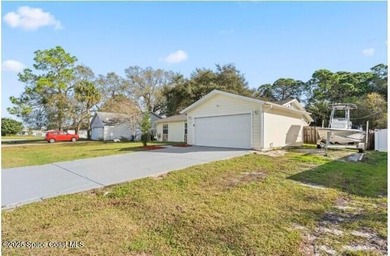 Discover this beautifully well maintained 3-bedroom, 2-bathroom - photo 3