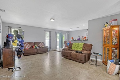 Discover this beautifully well maintained 3-bedroom, 2-bathroom - photo 9