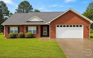 Welcome to 140 Colonial Drive! This beautifully maintained 4 - photo 1