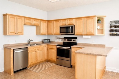Welcome to 140 Colonial Drive! This beautifully maintained 4 - photo 5