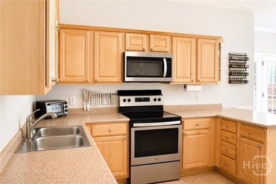 Welcome to 140 Colonial Drive! This beautifully maintained 4 - photo 6