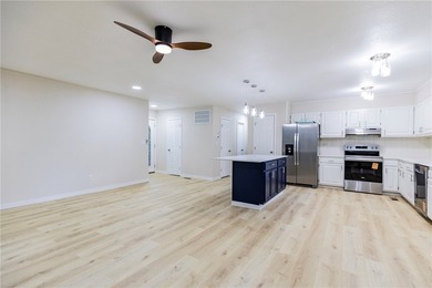 Welcome to 14 Abbey Lane, Bella Vista - a beautifully updated - photo 6
