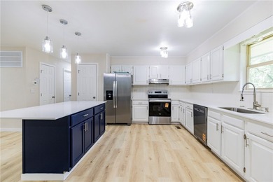 Welcome to 14 Abbey Lane, Bella Vista - a beautifully updated - photo 8