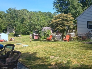 Welcome to your dream lake retreat! This charming three-bedroom - photo 13