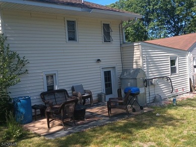 Welcome to your dream lake retreat! This charming three-bedroom - photo 14