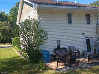 Welcome to your dream lake retreat! This charming three-bedroom - photo 15