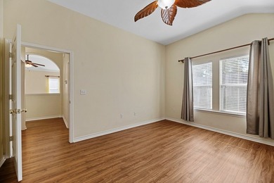 Two Bedroom PLUS a Study! Pristine home and a wonderful floor - photo 27