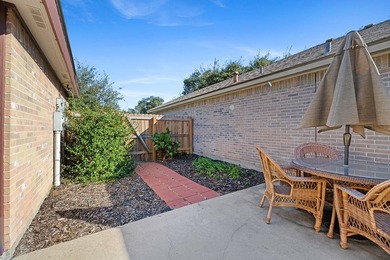 Two Bedroom PLUS a Study! Pristine home and a wonderful floor - photo 32