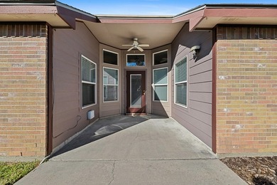 Two Bedroom PLUS a Study! Pristine home and a wonderful floor - photo 33
