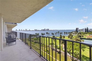 Enjoy breathtaking million-dollar Intracoastal and park views - photo 1