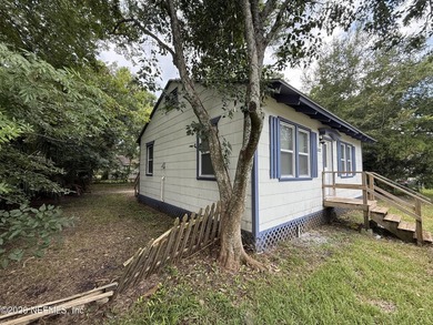 This 2-bedroom, 1-bathroom home is an excellent opportunity for - photo 3