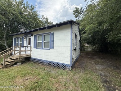 This 2-bedroom, 1-bathroom home is an excellent opportunity for - photo 6