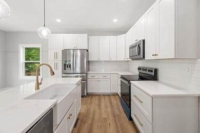 Crafted with an eye for refinement, this newly constructed home - photo 13