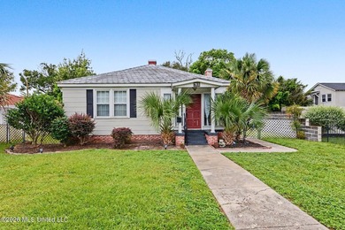 Adorable cozy bungalow in the heart of Biloxi. It's steps away - photo 3
