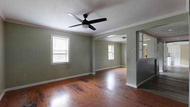 Investment opportunity, legal residential use in commercial zone - photo 3