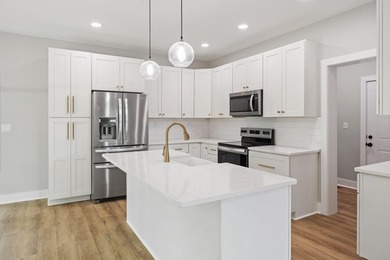 Crafted with an eye for refinement, this newly constructed home - photo 14