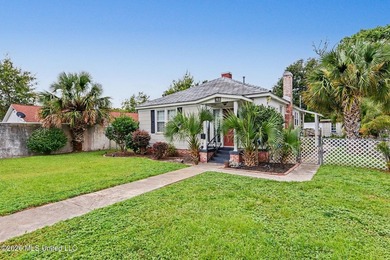 Adorable cozy bungalow in the heart of Biloxi. It's steps away - photo 4