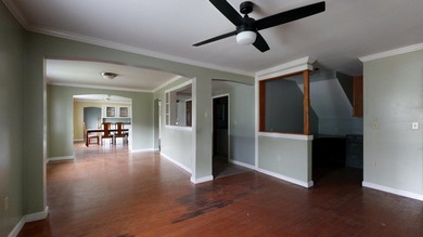 Investment opportunity, legal residential use in commercial zone - photo 4