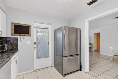 Nestled in the heart of College Park, this charming 2 bedroom, 2 - photo 14