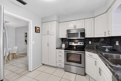 Nestled in the heart of College Park, this charming 2 bedroom, 2 - photo 15