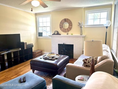 Adorable cozy bungalow in the heart of Biloxi. It's steps away - photo 7