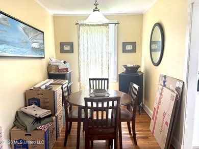 Adorable cozy bungalow in the heart of Biloxi. It's steps away - photo 8