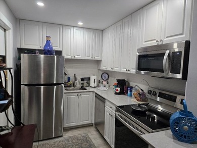Very nice unit. Corner East and southern facing. Owner will - photo 4