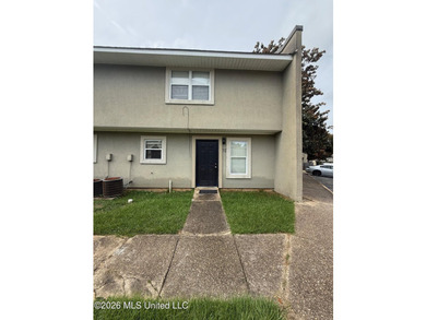 Investment opportunity or future owner-occupant! This 3-bedroom - photo 1