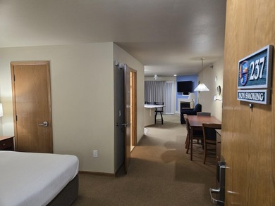 -- Turn-key, fully furnished condo at The Cove of Lake Geneva! - photo 3