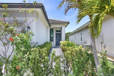 Pool, lake, cul-de-sac and all in a gated community. What more - photo 2