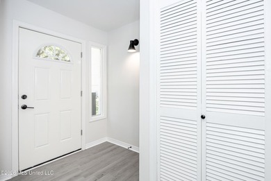 Stunning newly renovated white brick home in DOWNTOWN GOLF CART - photo 6