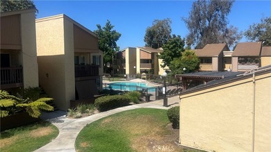 Amazing pool view from your balcony! Come take a look at this - photo 1