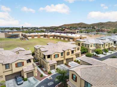 Immaculate move-in ready end-unit condo with 2 beds, 2 baths - photo 36