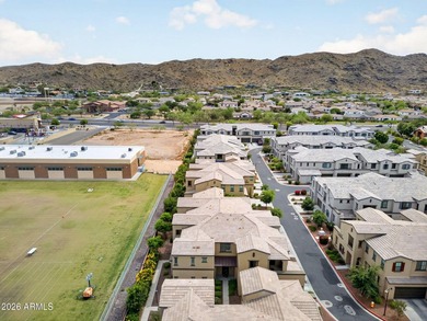 Immaculate move-in ready end-unit condo with 2 beds, 2 baths - photo 41