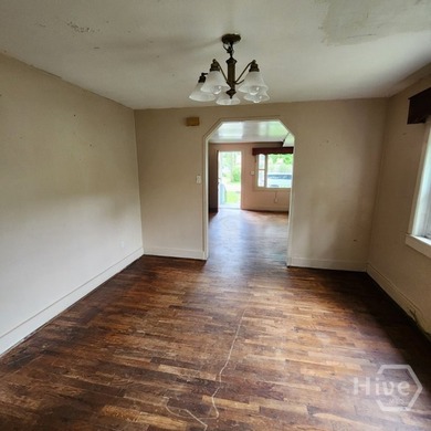 INVESTOR SPECIAL! Fantastic opportunity to own a 3-bedroom - photo 4