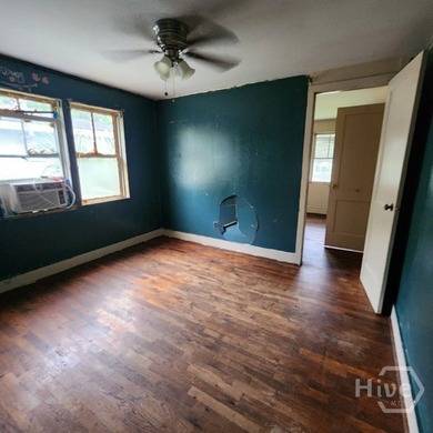 INVESTOR SPECIAL! Fantastic opportunity to own a 3-bedroom - photo 7