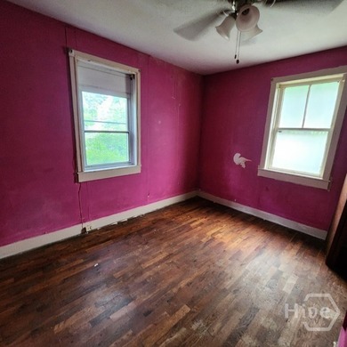 INVESTOR SPECIAL! Fantastic opportunity to own a 3-bedroom - photo 9