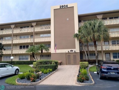 (private lake, pond, creek) Condo For Sale in Coconut Creek Florida