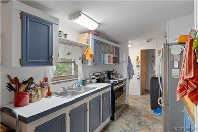 Welcome home to this charming and well-maintained 3-bedroom - photo 9