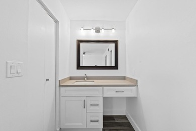 Stunning fully renovated 3-bedroom, 2-bath townhome located in - photo 11