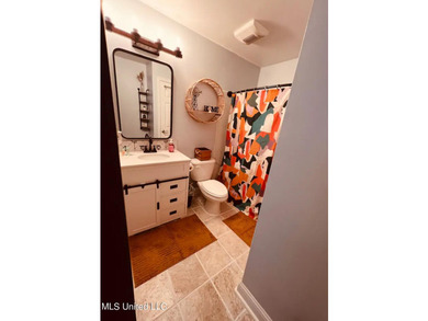 Gorgeous Studio ''Turn-Key Condo'' That's fully furnished and - photo 13
