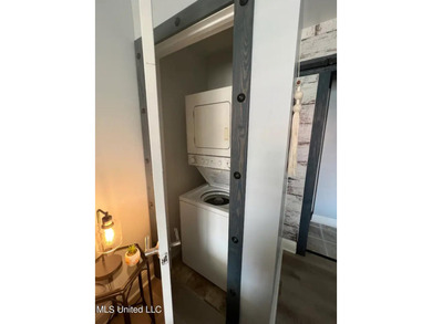 Gorgeous Studio ''Turn-Key Condo'' That's fully furnished and - photo 15