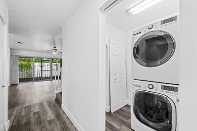 Stunning fully renovated 3-bedroom, 2-bath townhome located in - photo 15