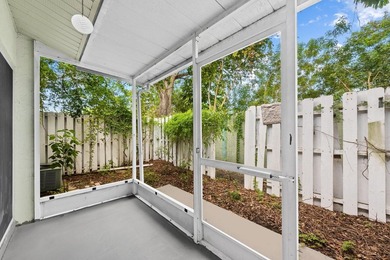 Stunning fully renovated 3-bedroom, 2-bath townhome located in - photo 16